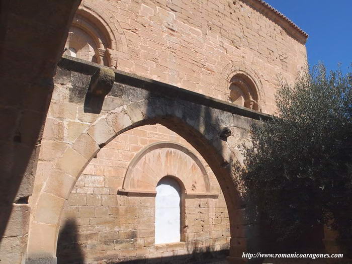 MURO MERIDIONAL DESDE EL CLAUSTRO